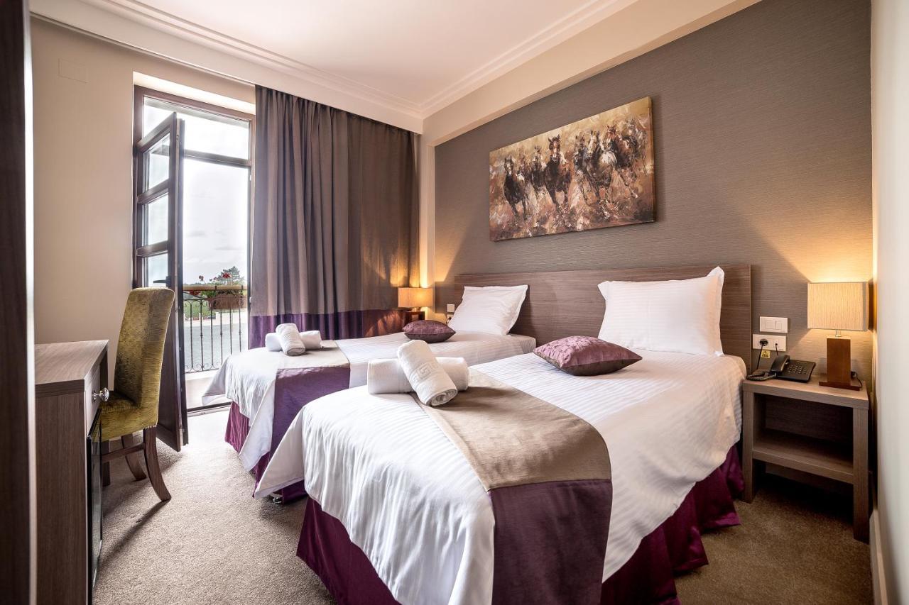 The Frontier Hotel Siret Ngoại thất bức ảnh